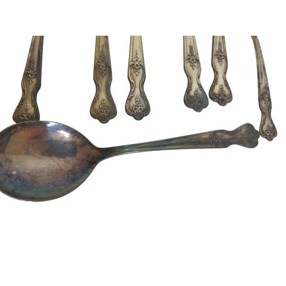 Vintage W.M. Rogers Magnolia Extra Plate Silverware Flatware SET OF 9 AS IS READ - Picture 2 of 7